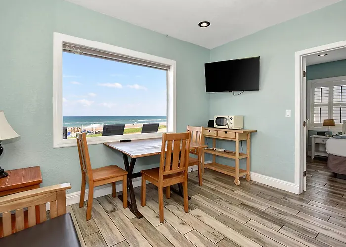 Shoreline Suites & Cabana Cottages - Beachfront