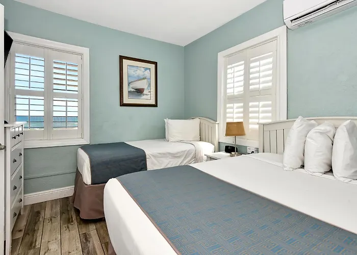 Shoreline Suites & Cabana Cottages - Beachfront