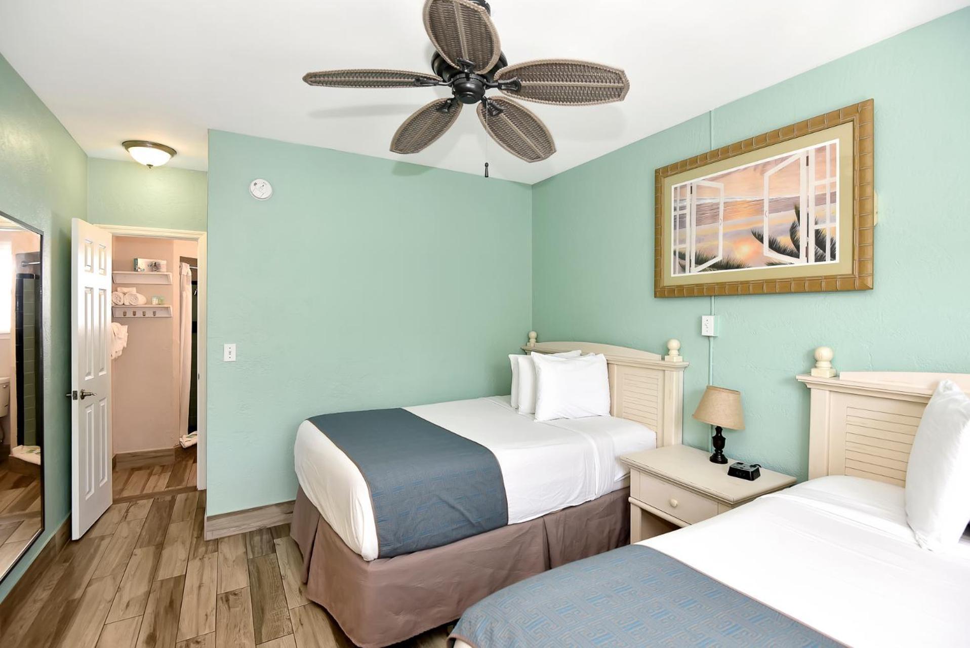 Shoreline & - Beachfront Hotel